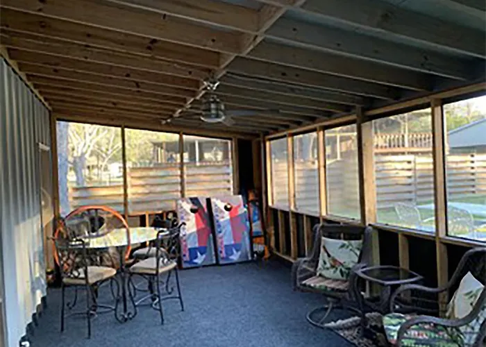 Cozy Barn With Pool Access & Near Lake Conroe