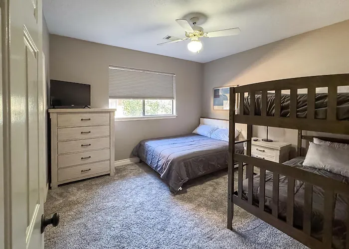 Grills & Boat Dock: 'Comfy Cove' On Lake Conroe